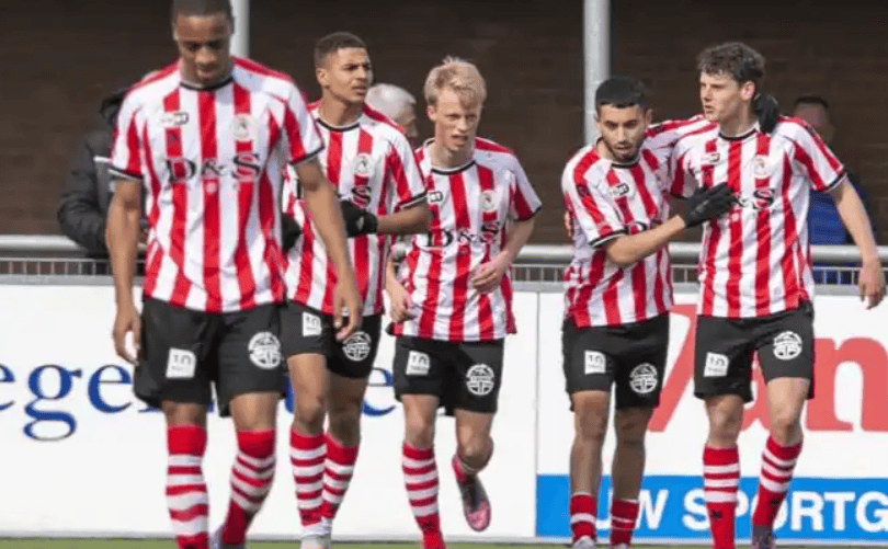 包含阿贾克斯造点机会备战意大利杯赛前费耶诺德备战荷甲，瓦伦西亚主帅复盘备战意甲直接炸裂的词条