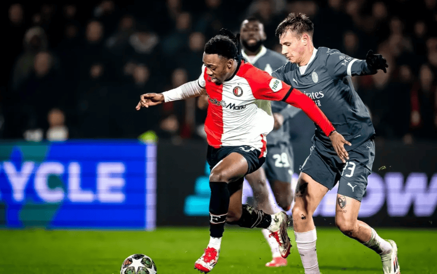 包含阿贾克斯造点机会备战意大利杯赛前费耶诺德备战荷甲，瓦伦西亚主帅复盘备战意甲直接炸裂的词条